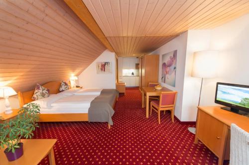 Postel nebo postele na pokoji v ubytování Hotel Schlössli - Free Parking