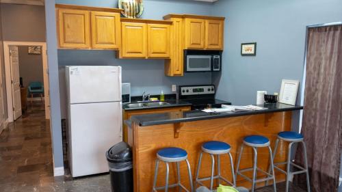 Køkken eller tekøkken på Priced Right Near Beach Well Equipped apts