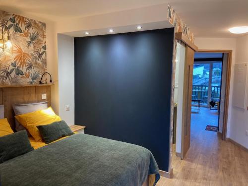 a bedroom with a large black wall next to a bed at Appartement 203 in Saint-Lary-Soulan