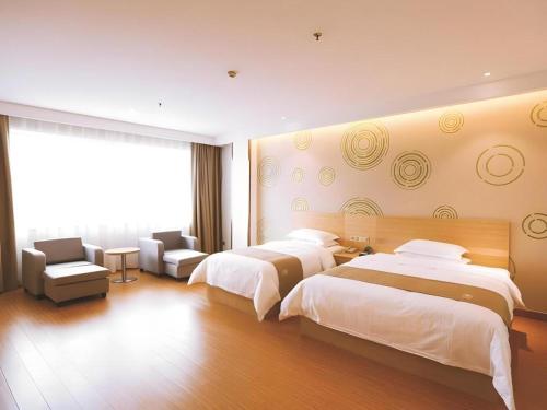 Кровать или кровати в номере GreenTree Inn Xi'an Terracotta Warriors Huaqing Pool Metro Station