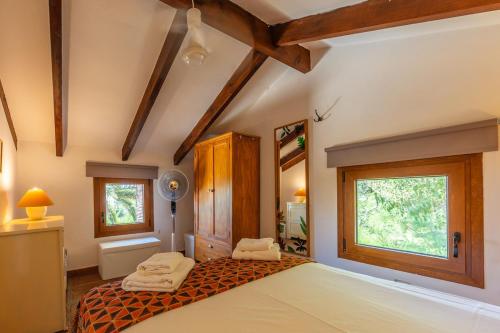 Giường trong phòng chung tại Sunny Bird House Bolonia