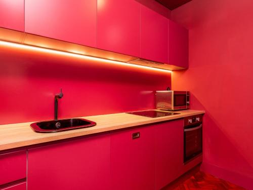 Spacious 4-Bedroom Apartment in Porto