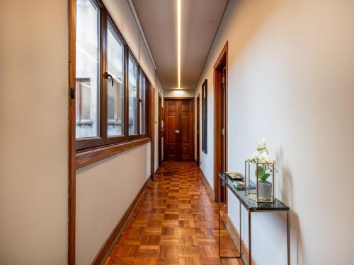 Spacious 4-Bedroom Apartment in Porto