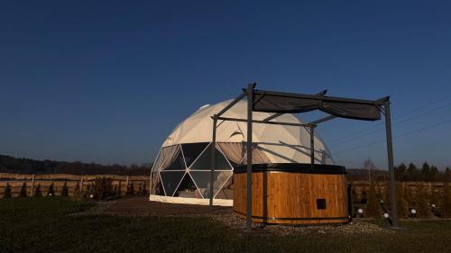 Glamping Bieszczady - Luksusowe Namioty Całoroczne z prywatnym jacuzzi