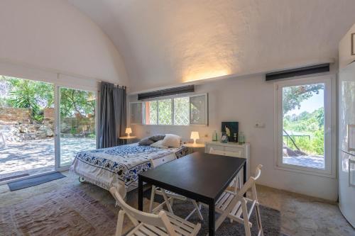 Postel nebo postele na pokoji v ubytování Casa Pájaro Colores in Bolonia