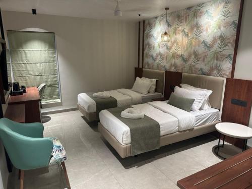 Postel nebo postele na pokoji v ubytování Len R Inn