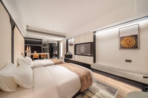 Giường trong phòng chung tại Prin Hotel