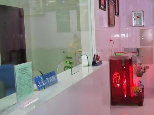 a white counter top with a red box on it at Trung Luong Hotel 2 in Ấp Long Tương