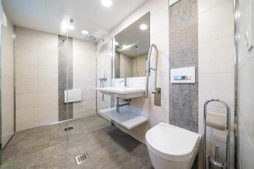 Koupelna v ubytování Chalets - Camping Brunner am See