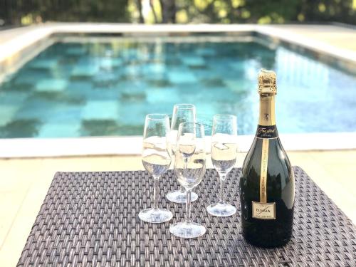 Amplia villa a 40m de la playa con piscina y Wi-Fi - ES-258-177