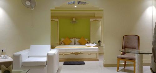 Χώρος καθιστικού στο HOTEL SAPTARSHI