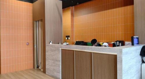 Una cocina o cocineta en H1 Hotel