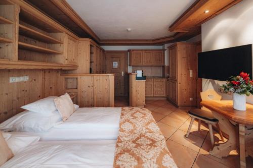 Giường trong phòng chung tại Das Verwall Finest Apartments