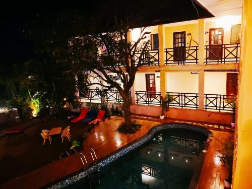 Swimmingpoolen hos eller tæt på Lake View Inn Resort