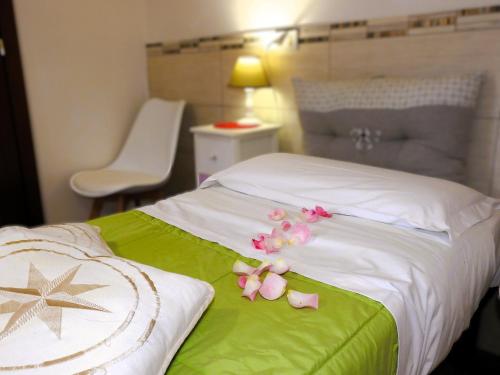 Postel nebo postele na pokoji v ubytování Geoglobe Chambre d'Hòtes