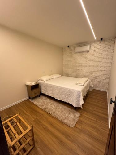 Ένα ή περισσότερα κρεβάτια σε δωμάτιο στο Casa de alto padrão zona sul