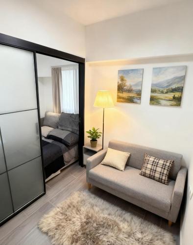 Ένα ή περισσότερα κρεβάτια σε δωμάτιο στο 香港市中心九龍尖沙咀溫馨公寓