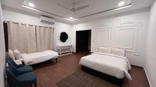 En eller flere senge i et værelse på Luxury Signature Guest House