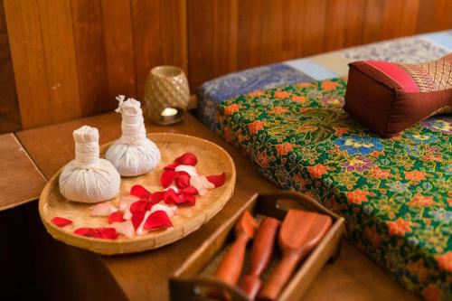 Кровать или кровати в номере Anggun Boutique Hotel