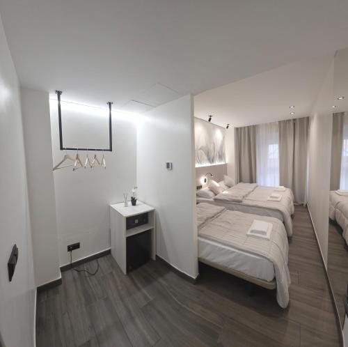 Giường trong phòng chung tại Pension Oasis Alicante