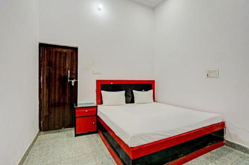 Ένα ή περισσότερα κρεβάτια σε δωμάτιο στο Hotel O THE KING HEAVEN