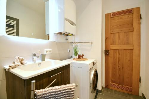 a bathroom with a sink and a washing machine at NÜ06-BP - Apartment for companies in Zirndorf