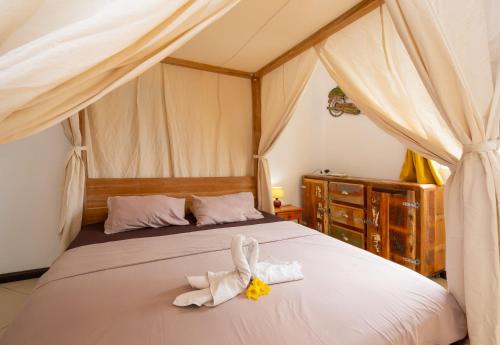 Una cama o camas en una habitación de Seven Cocos House