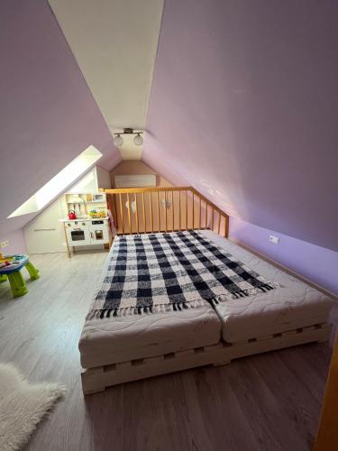 a bedroom with a large bed in a attic at Dom pre hostí blízko centra BB in Banská Bystrica