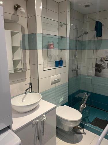 a bathroom with a sink and a toilet and a glass shower at Dom pre hostí blízko centra BB in Banská Bystrica