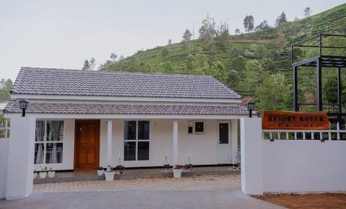 Cảnh núi rừng hoặc tầm nhìn ra núi từ khách sạn