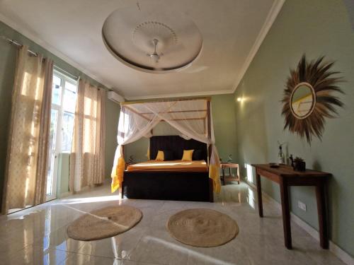 Giường trong phòng chung tại GHhome Zanzibar