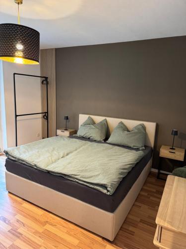 Una cama o camas en una habitación de Helles Garten-Apartment in Graz