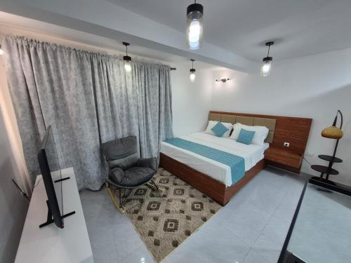 Rúm í herbergi á JANO HOUSE AppartHôtel