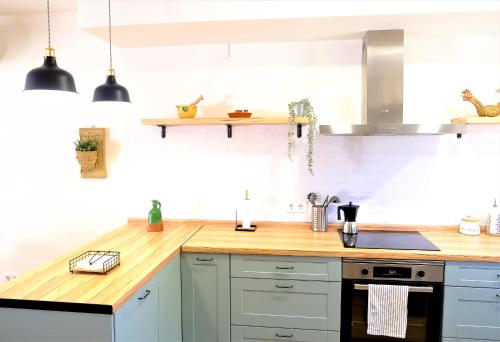 Una cocina o zona de cocina en l'Alqueria de Laguar - Casa rural Mediterránea