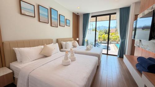 Giường trong phòng chung tại Villa Nadsuree Ao-Nang Modern House