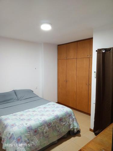 En eller flere senge i et værelse på Comfortable and Excellent Location