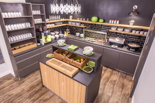 Kuchyň nebo kuchyňský kout v ubytování Burghotel Lingen
