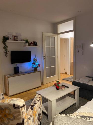 a living room with a couch and a table at Apartman Perry Bijeljina in Bijeljina