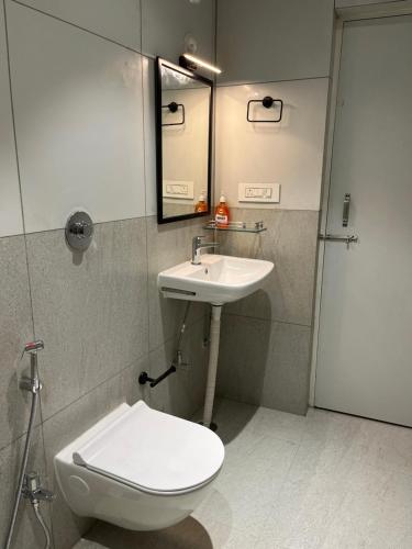 Koupelna v ubytování Entire 2BHK Luxury Comfort Flat at Noi Homes