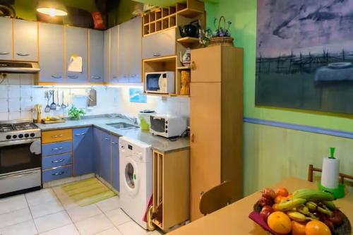 Nhà bếp/bếp nhỏ tại Residencia Sarandí, grades cuartos privados en Buenos Aires