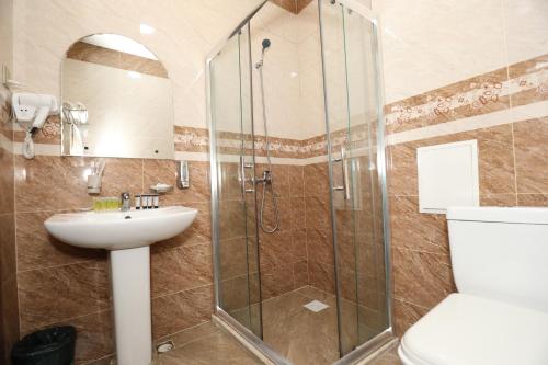 Koupelna v ubytování Istanbul Gold Hotel Baku