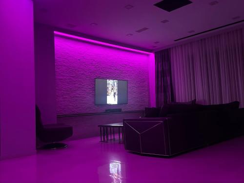 Телевизор и/или развлекательный центр в Luxury villa with Pool and Jacuzzi