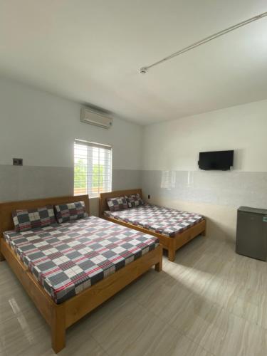En eller flere senge i et værelse på Nhà nghỉ Lý Hùng - Ly Hung Guest House