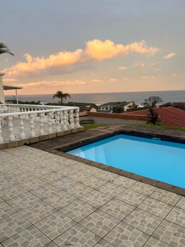 Hồ bơi trong/gần The Crown