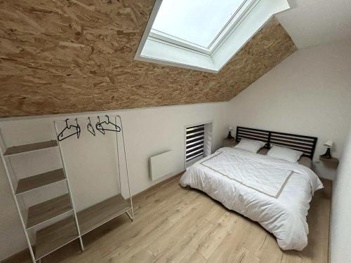 En eller flere senge i et værelse på La P'tite escapade, a small haven of peace in Écuélin