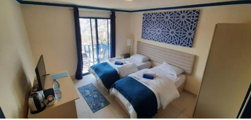 Postel nebo postele na pokoji v ubytování citadel mountain sun guest house