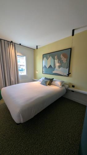 Llit o llits en una habitació de Yatt Hotel
