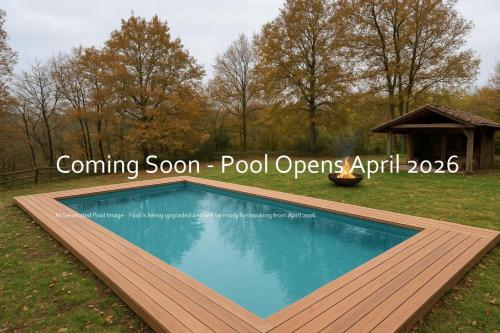 een zwembad met een houten terras en een prieel bij Charming Italian Home sleeps 6 Cantarana in Cantarana