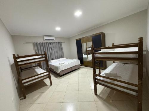 En eller flere senge i et værelse på Foz do iguaçu itaipu