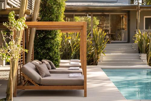 a patio with a couch next to a pool at Posada Arenas in José Ignacio